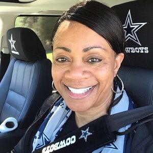 Meet your Posher, Leslie